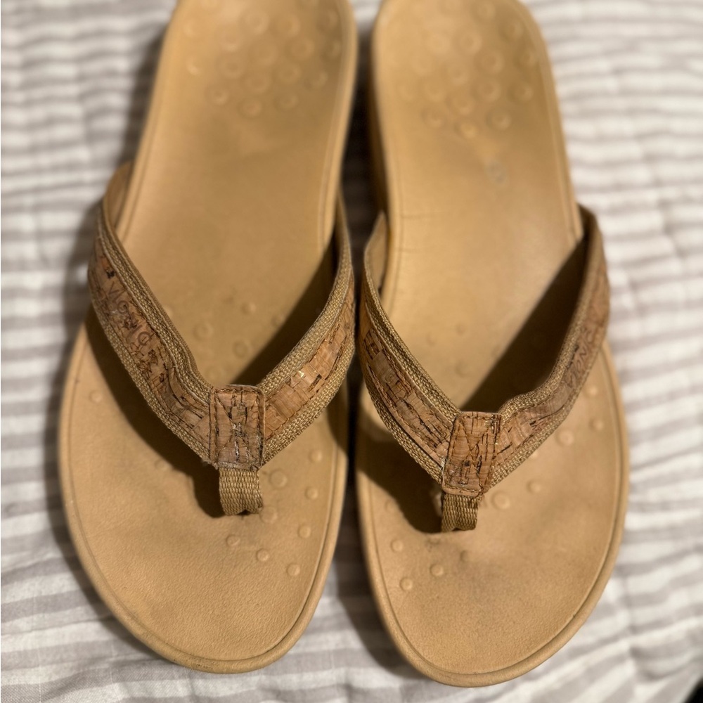 Vionic Women's Tan Flip Flop Sandals